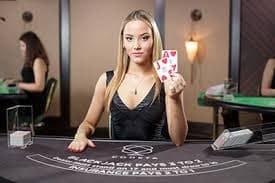 keluar hongkong platform interface showing sportsbook, live dealer, and slots sections